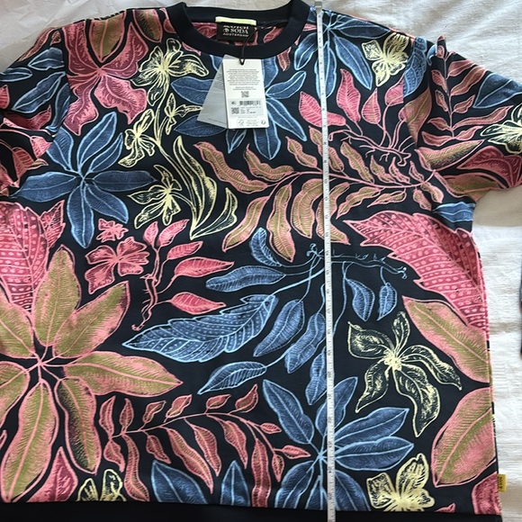 New Scotch and Soda
Big All Over Print Sweatshirt - Picture 8 of 16